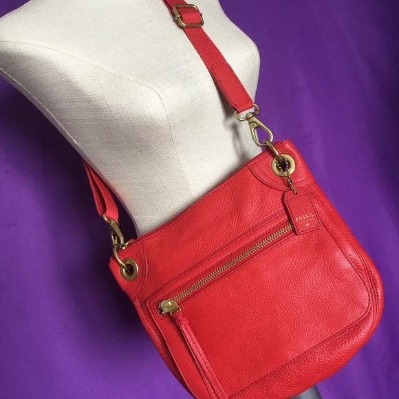 NWOT 💜 Fossil True Red Crossbody - Picture 1 of 4